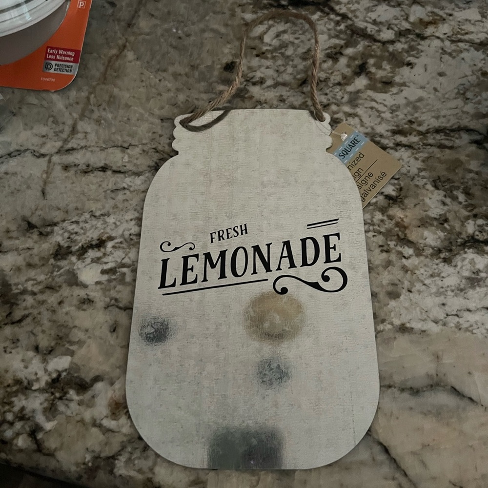 NWT Rustic Fresh Lemonade Sign